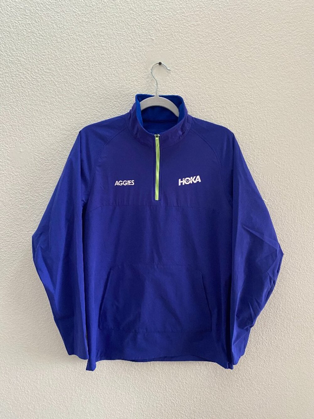 Hoka Aggies Running Club Rabbit Lightweight 1/4 Zip Pullover Jacket Medium